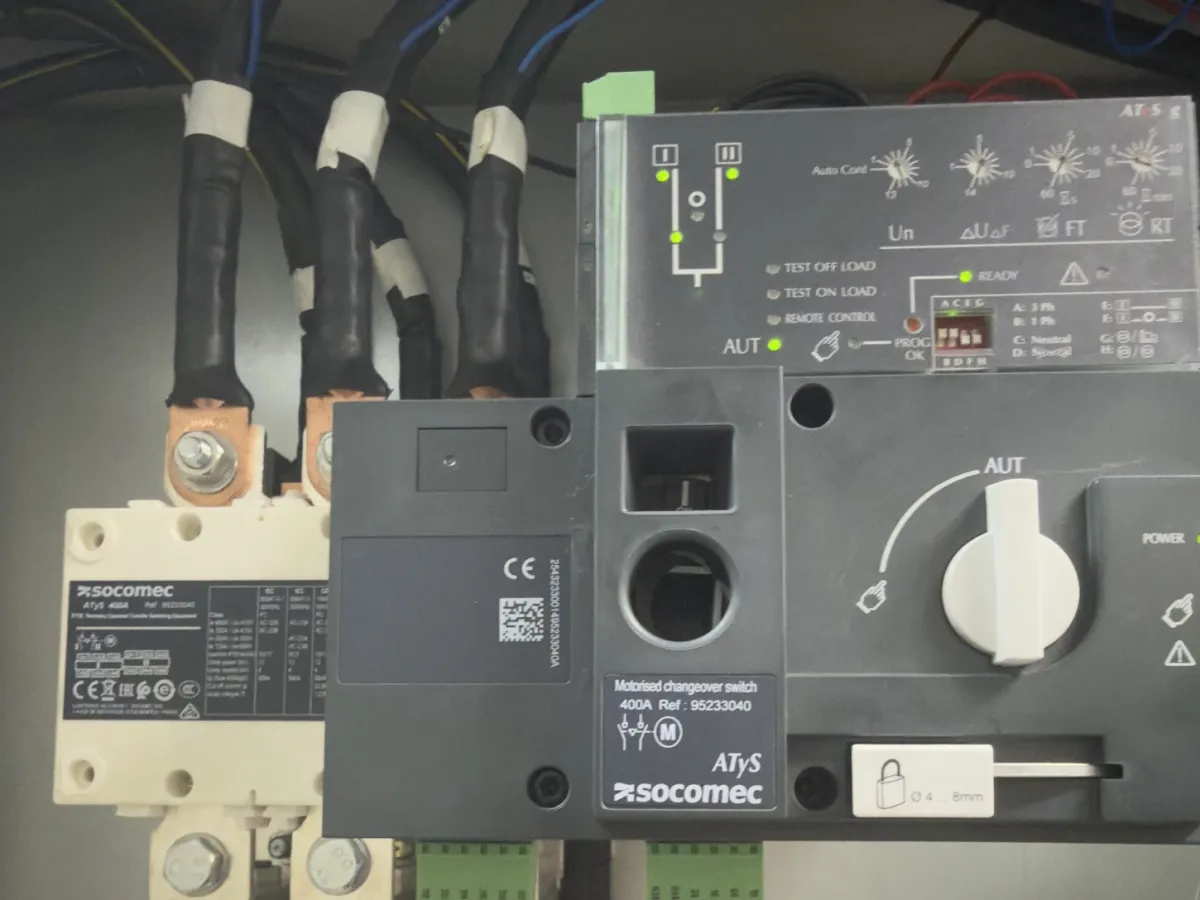 Comutator automat rețea ↔ generator (Socomec ATyS 400 A)