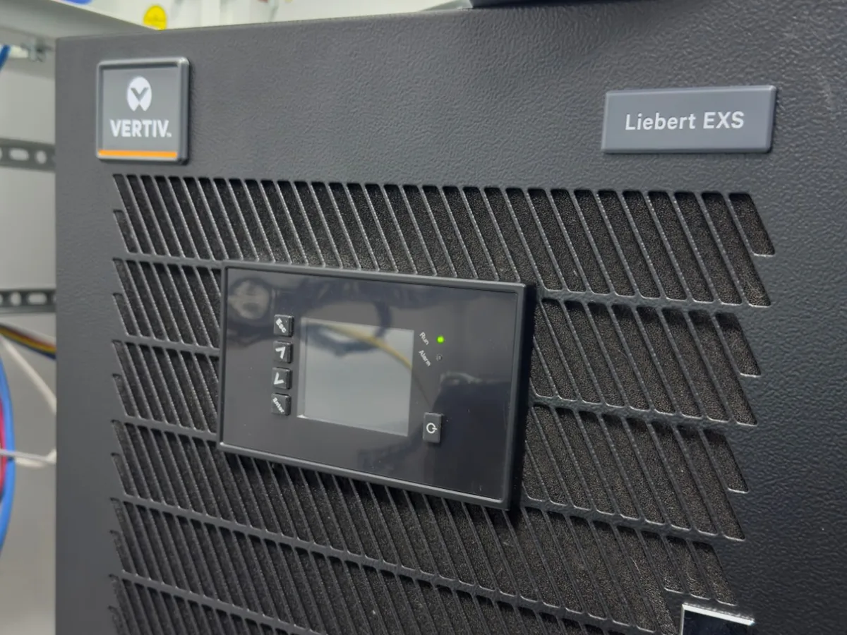 UPS de 40 kW, linia de alimentare B (Vertiv Liebert EXS)